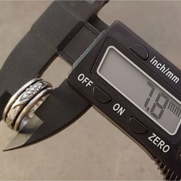 Sterling Silver Raised Design Spinner Ring Band - Picture 6 of 6